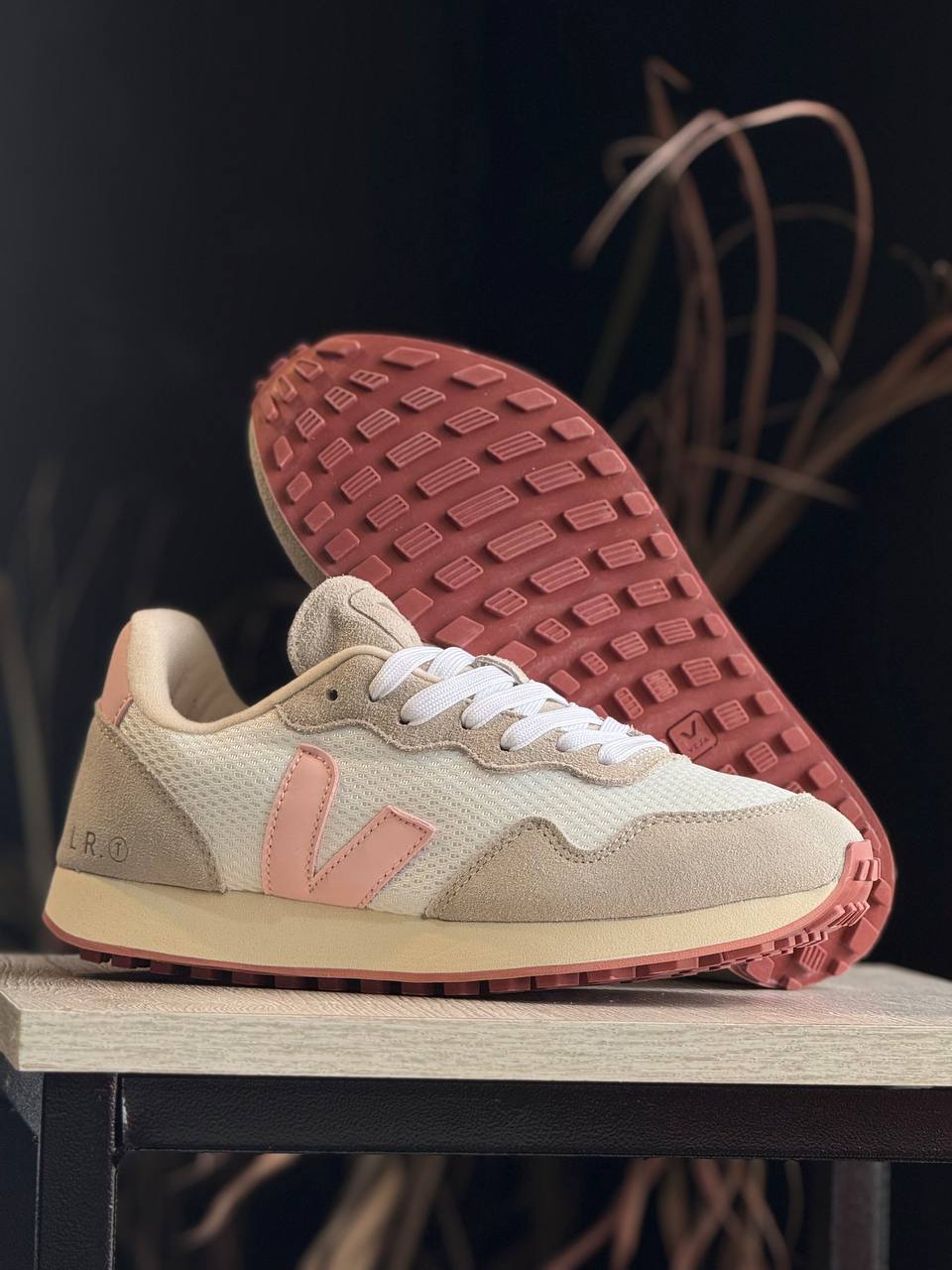 VEJA Retro Pink/Beige