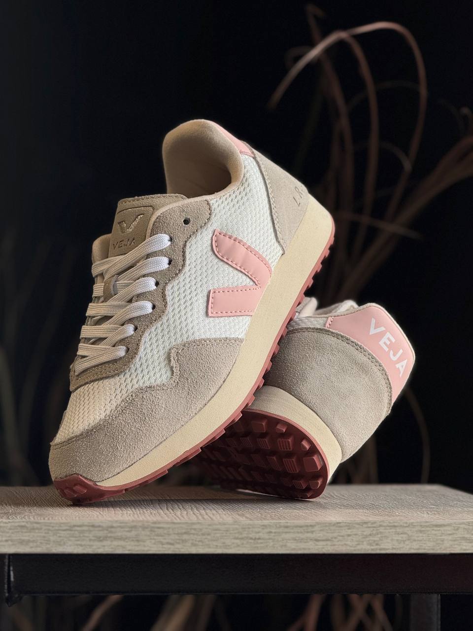 VEJA Retro Pink/Beige