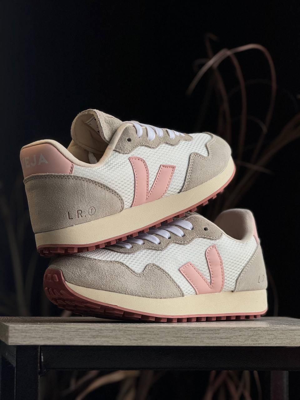 VEJA Retro Pink/Beige