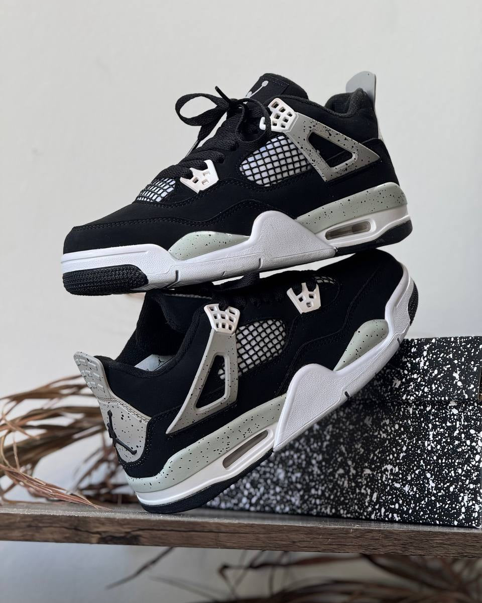 Air Jordan 4 – Black Cement/Oreo Style