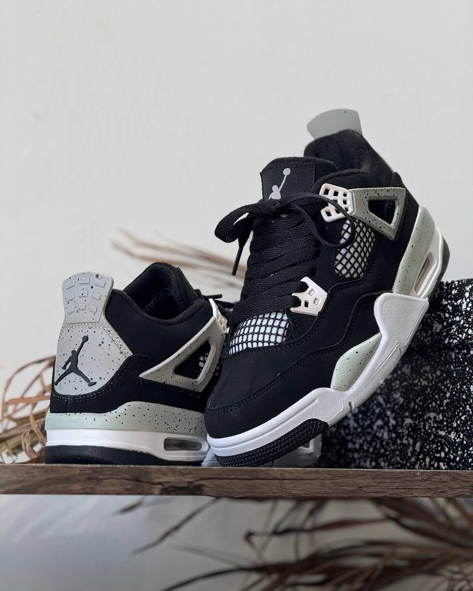 Air Jordan 4 – Black Cement/Oreo Style