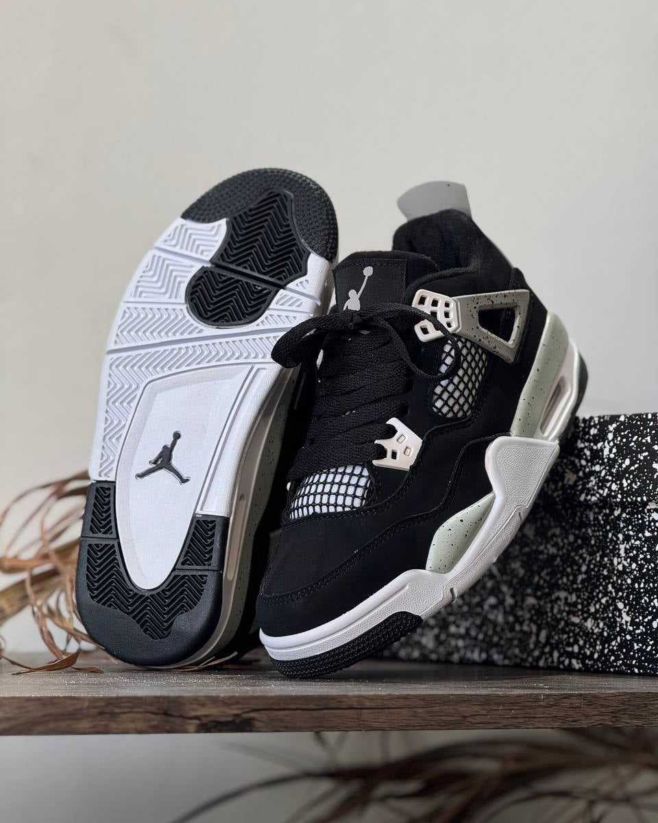 Air Jordan 4 – Black Cement/Oreo Style