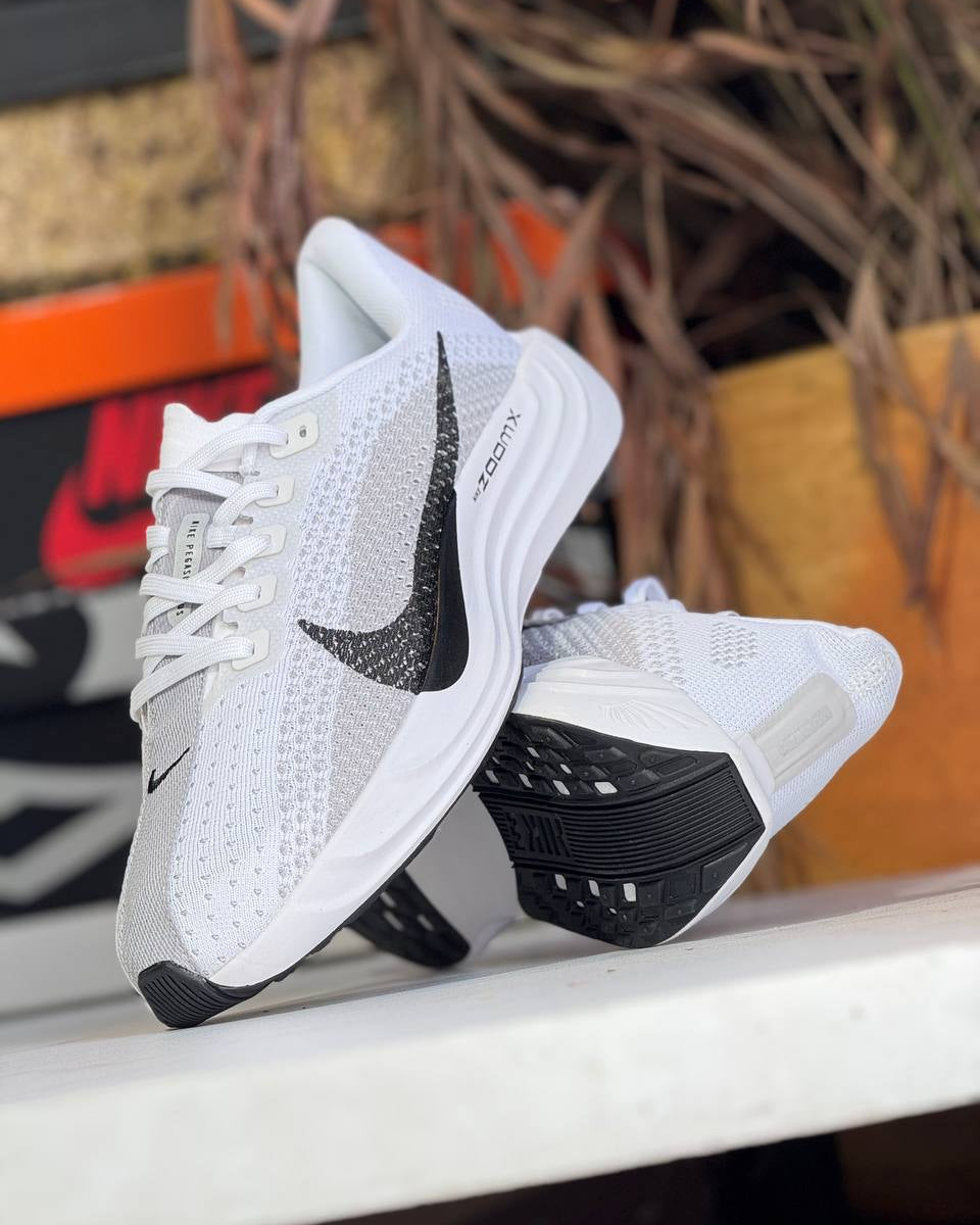 Nike ZoomX White/Black