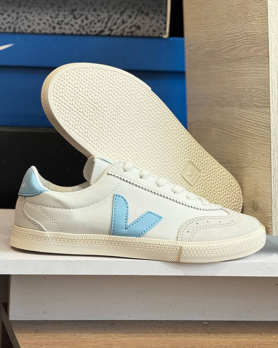 VEJA Casual Soft Cream / Baby Blue
