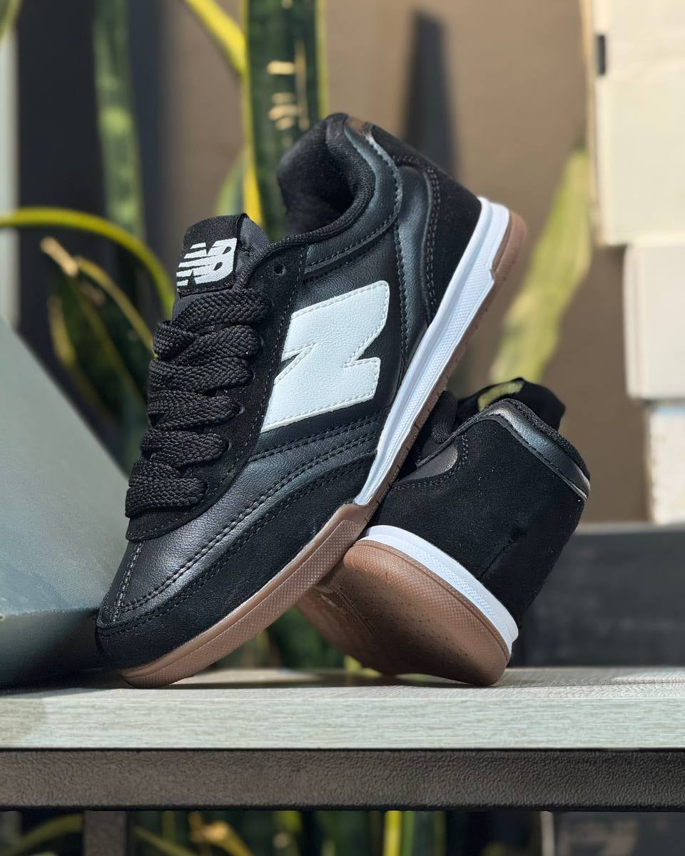 New Balance 442 Black/White