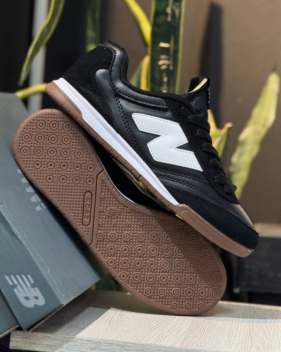 New Balance 442 Black/White
