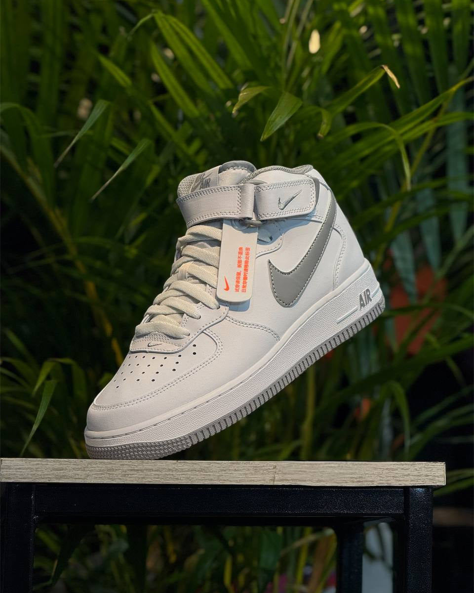Nike Air Force 1 Mid Triple White