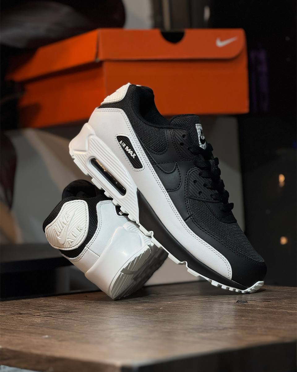 Nike Air Max 90 Black & White