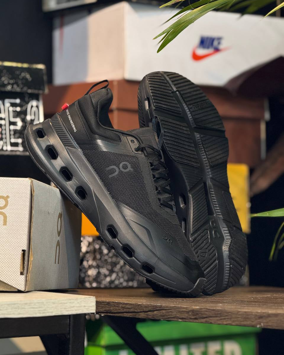 ON Cloudtilt Triple Black