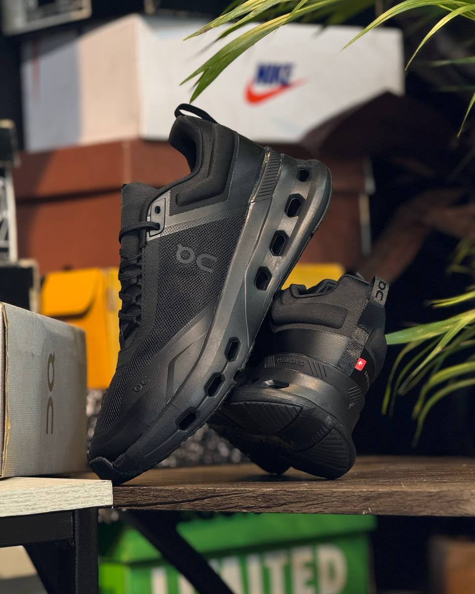 ON Cloudtilt Triple Black