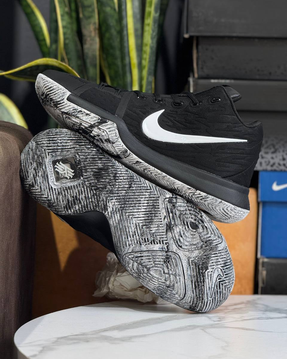 Nike Kyrie – Black White Gold