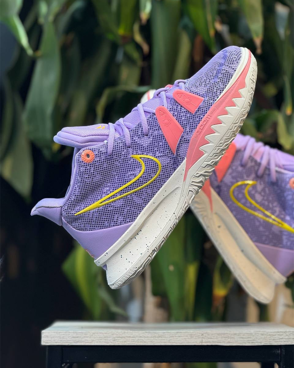 Nike Kyrie Flytrap – Edición Morado Pastel / Rosa / Amarillo