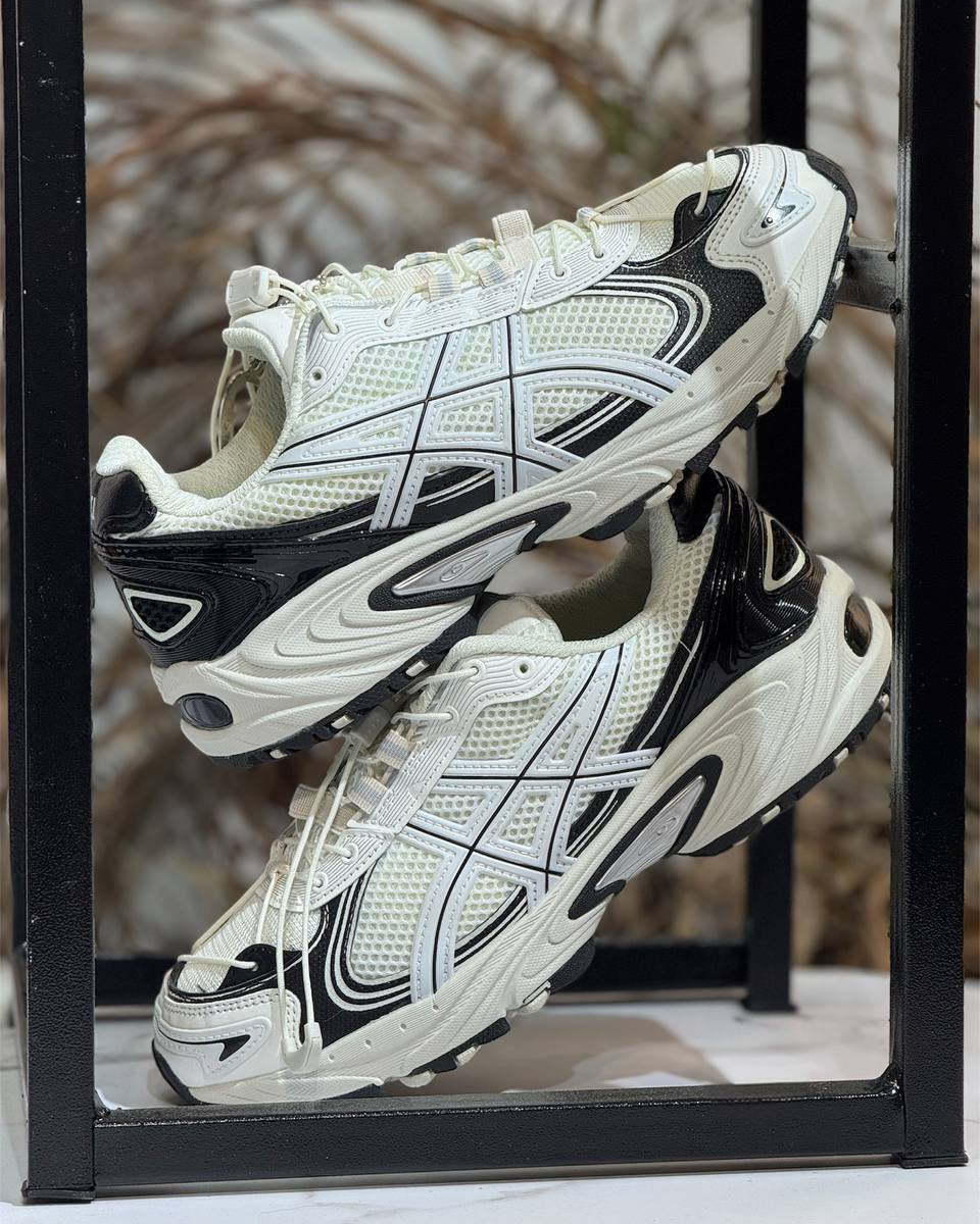 ASICS Gel Venture Retro Black & White