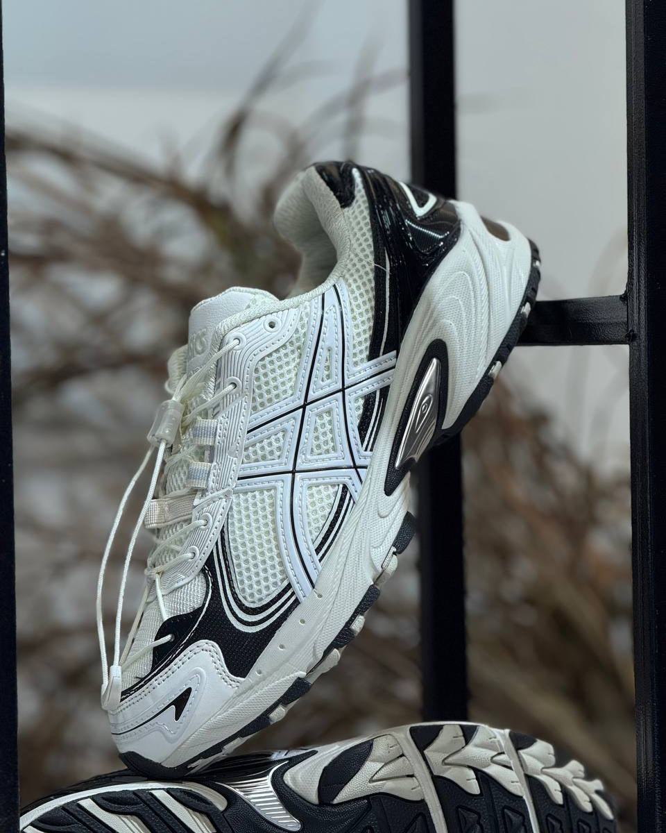 ASICS Gel Venture Retro Black & White