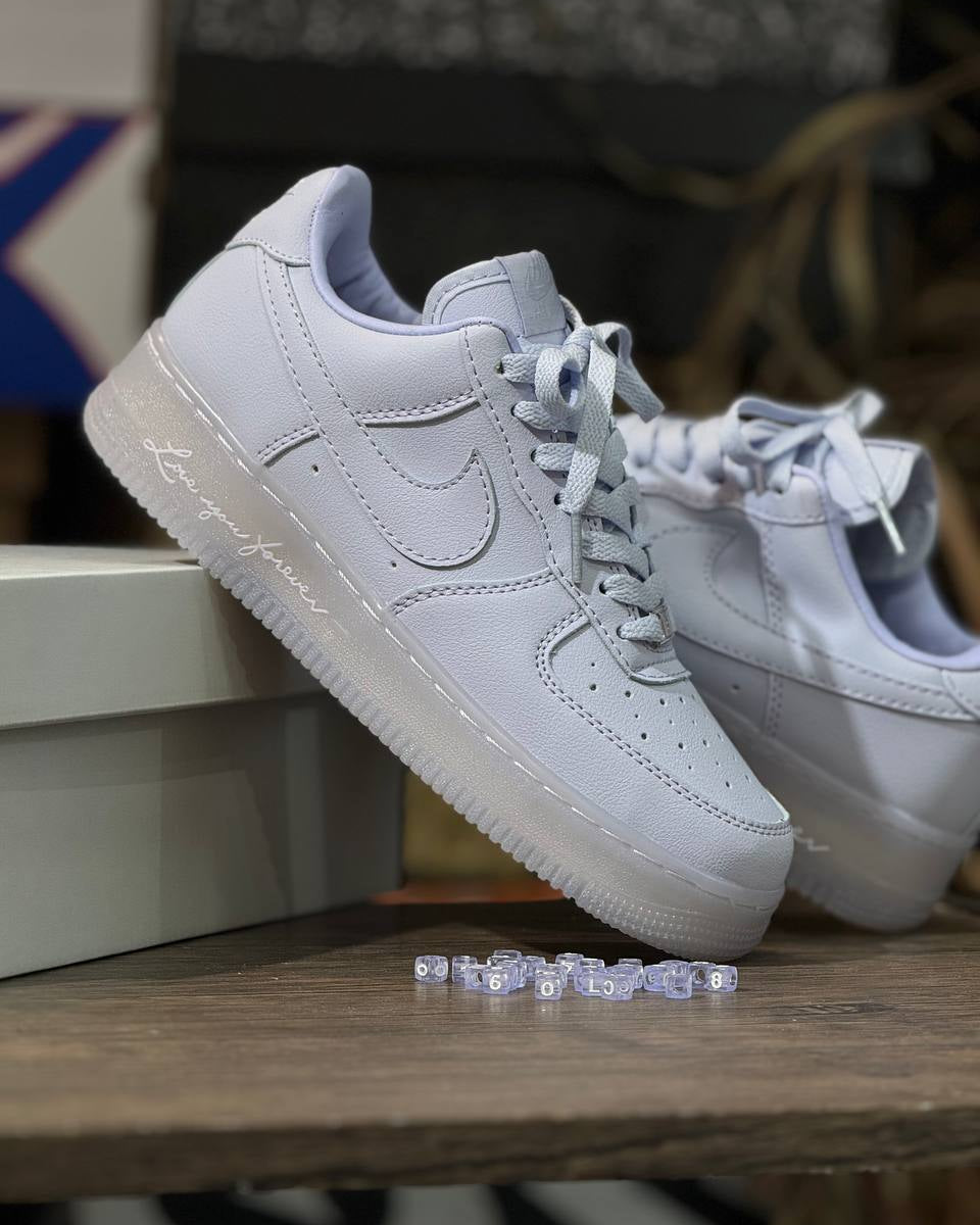 Nike Air Force 1 – “Love You Forever” Edition (Blanco Hielo)