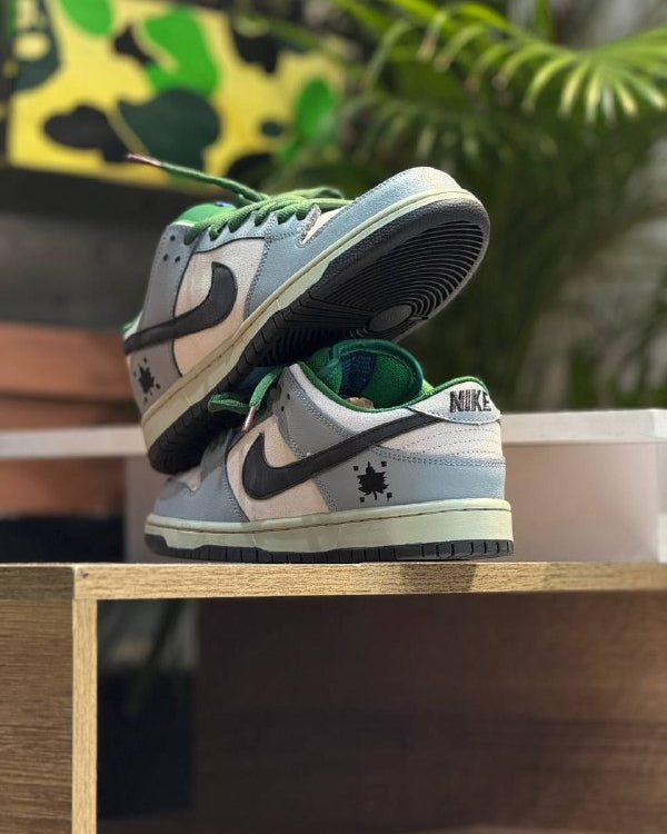 Nike SB Dunk Low “Maple Leaf”