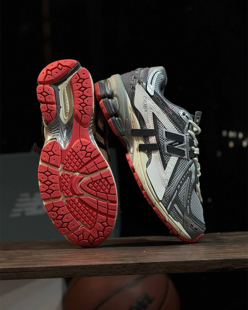 New Balance 1906R – Grey/Red (Edición Premium)
