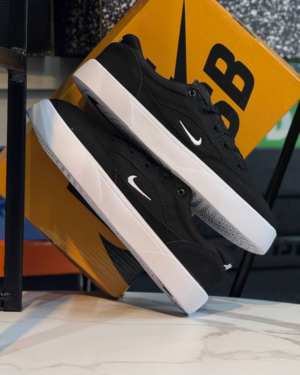 Nike SB Black/White
