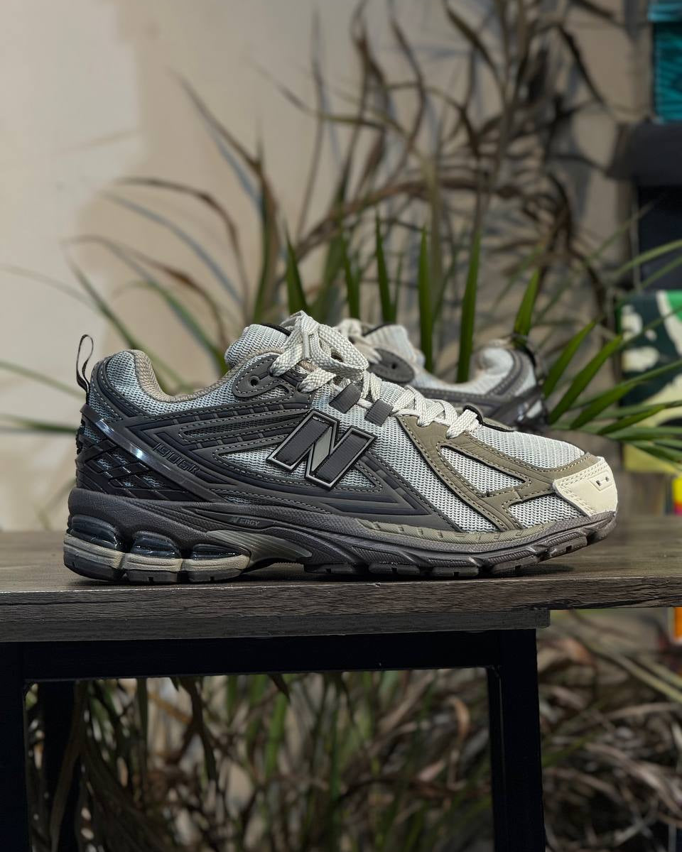 New Balance 1906R Grey / Black / Olive