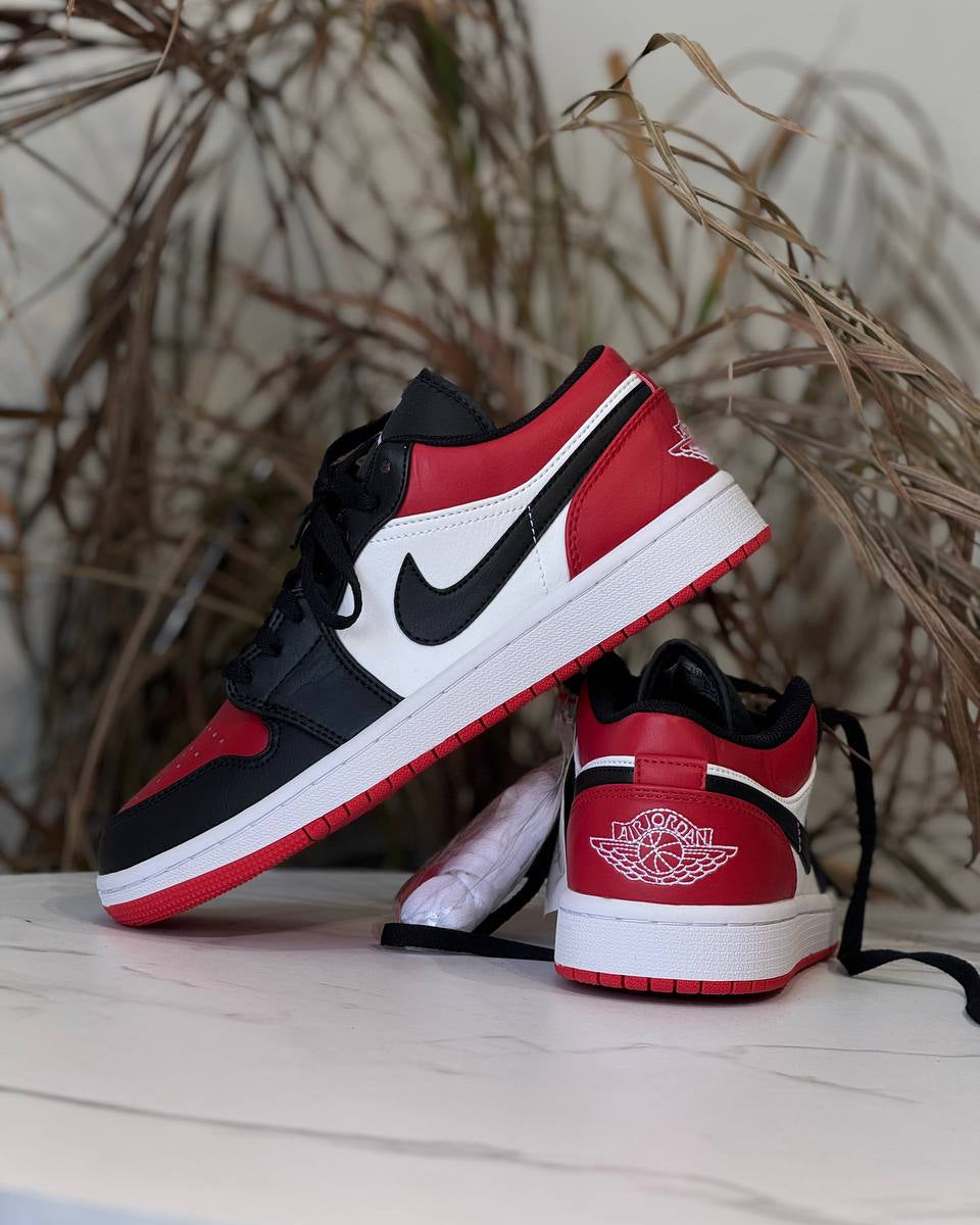 Air Jordan 1 Low “Chicago”