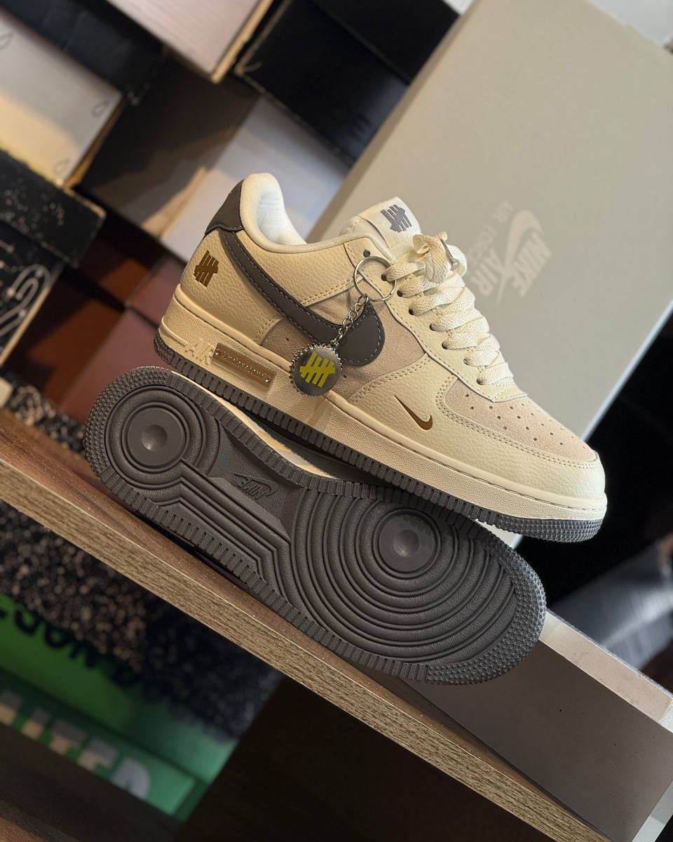Nike Air Force 1 x UNDEFEATED – Beige / Grey