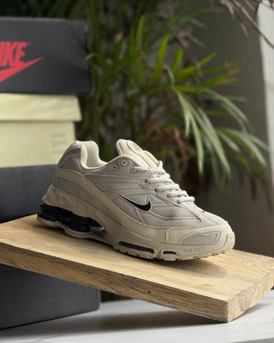 Nike Shox R4 “Light Bone Black”