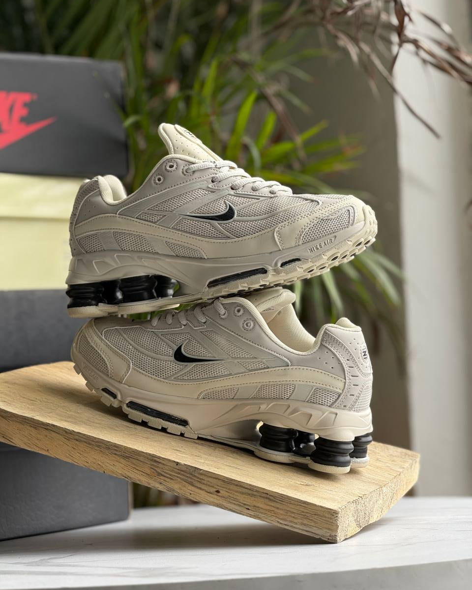 Nike Shox R4 “Light Bone Black”