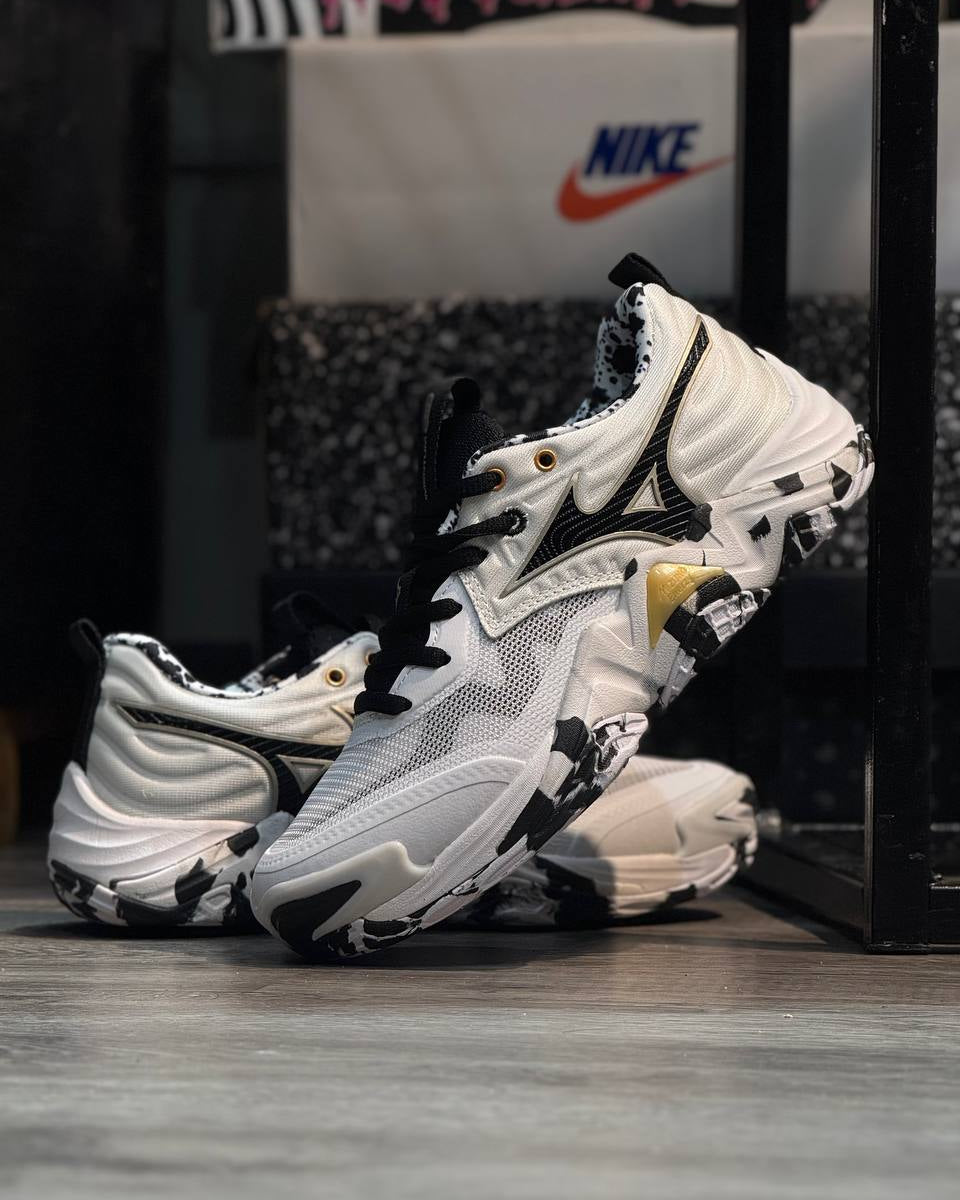 Mizuno Wave Momentum Elite White / Black / Gold