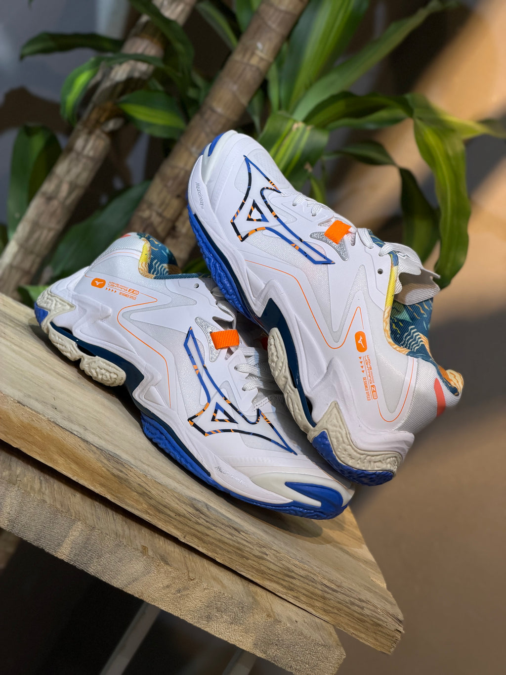 Mizuno Wave Lightning Z8 "White/Orange/Blue"