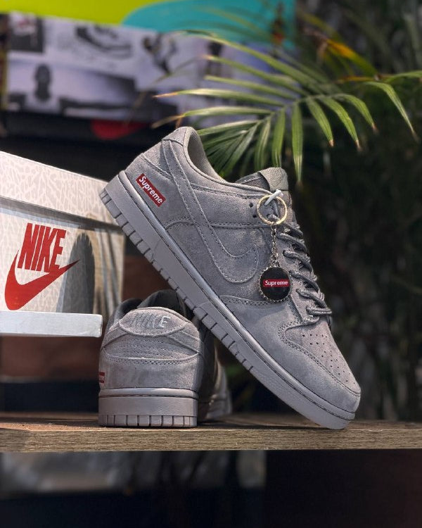 Nike SB Dunk Low x Supreme Grey