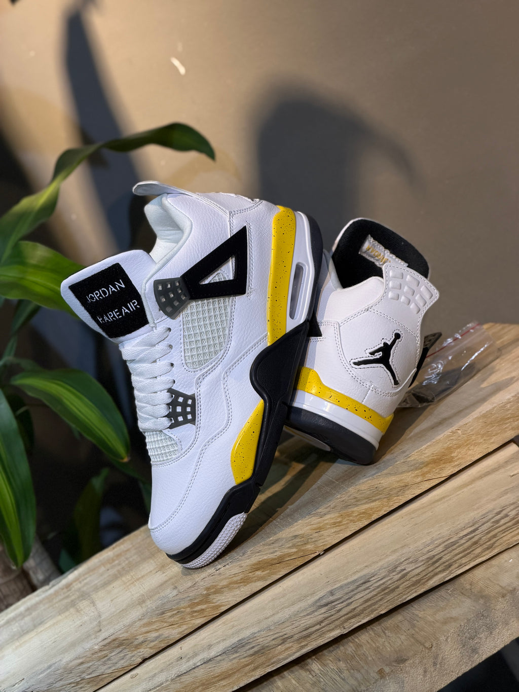Air Jordan 4 Retro "Tour Yellow"