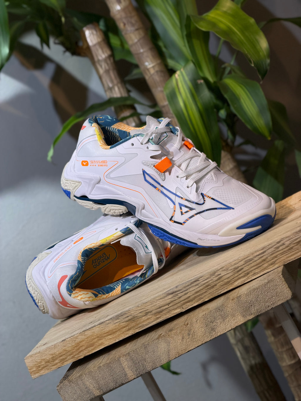 Mizuno Wave Lightning Z8 "White/Orange/Blue"
