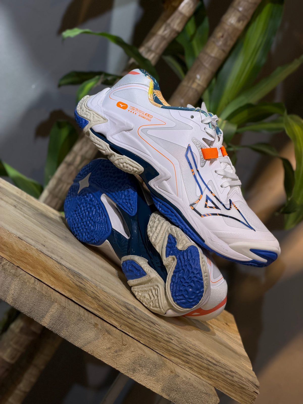 Mizuno Wave Lightning Z8 "White/Orange/Blue"