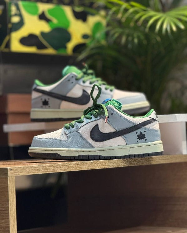 Nike SB Dunk Low “Maple Leaf”