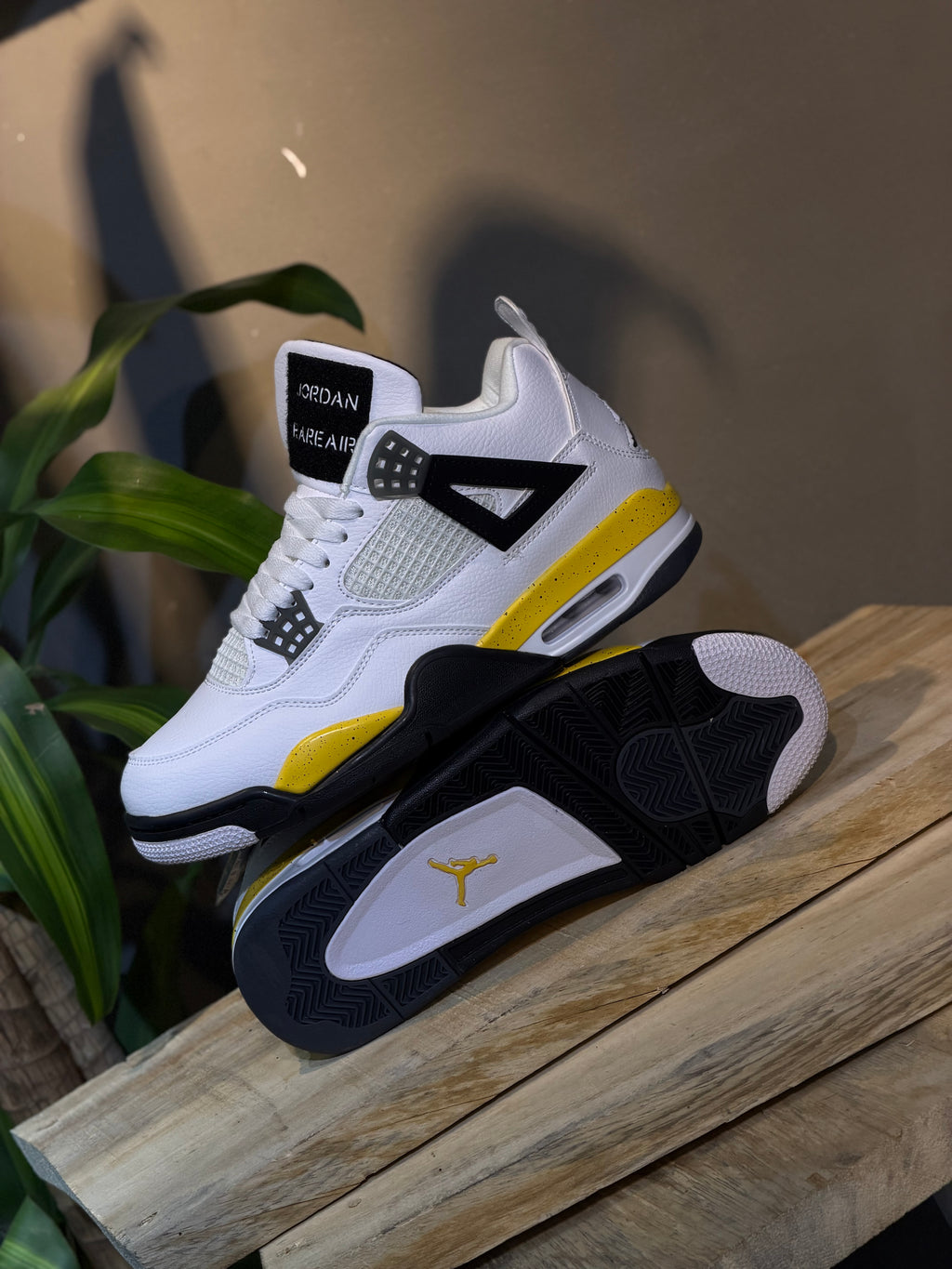 Air Jordan 4 Retro "Tour Yellow"