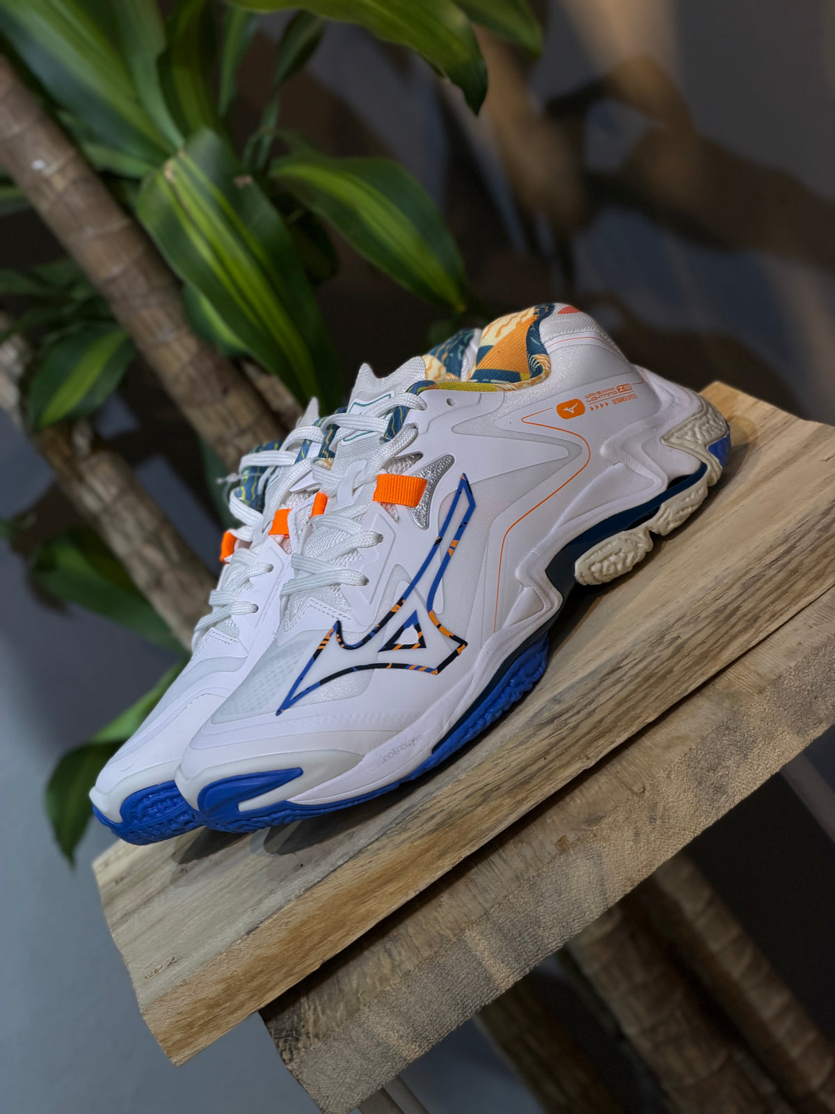 Mizuno Wave Lightning Z8 "White/Orange/Blue"