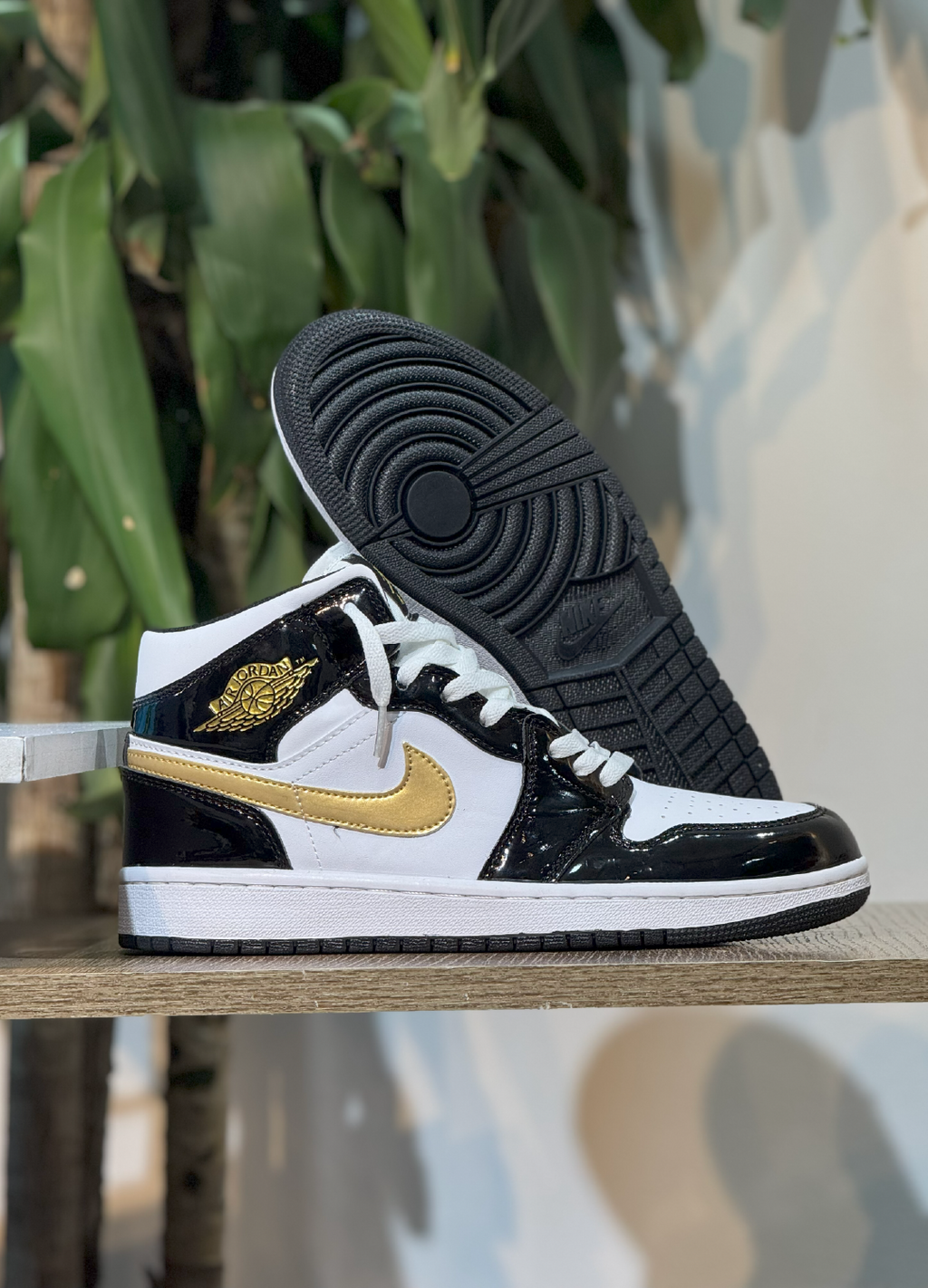 Jordan 1 Gold