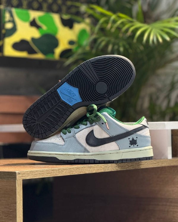 Nike SB Dunk Low “Maple Leaf”
